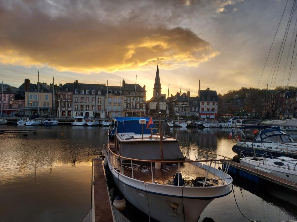 " L' Achilee " Appartement En Plein Coeur De La Ville Honfleur Bagian luar foto